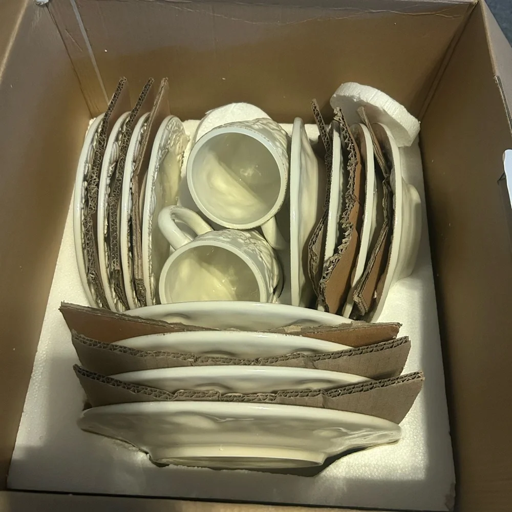 NIB Sur la table harvest pumpkin dinner set of 16
